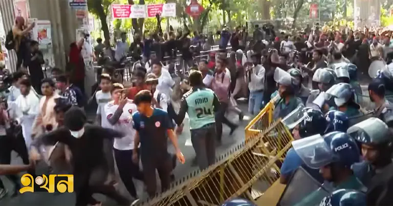 স্বরাষ্ট্র উপদেষ্টার পদত্যাগ চেয়ে অবস্থান; সচিবালয়ে ডাকসুর নেতৃত্বে প্রতিনিধিদল